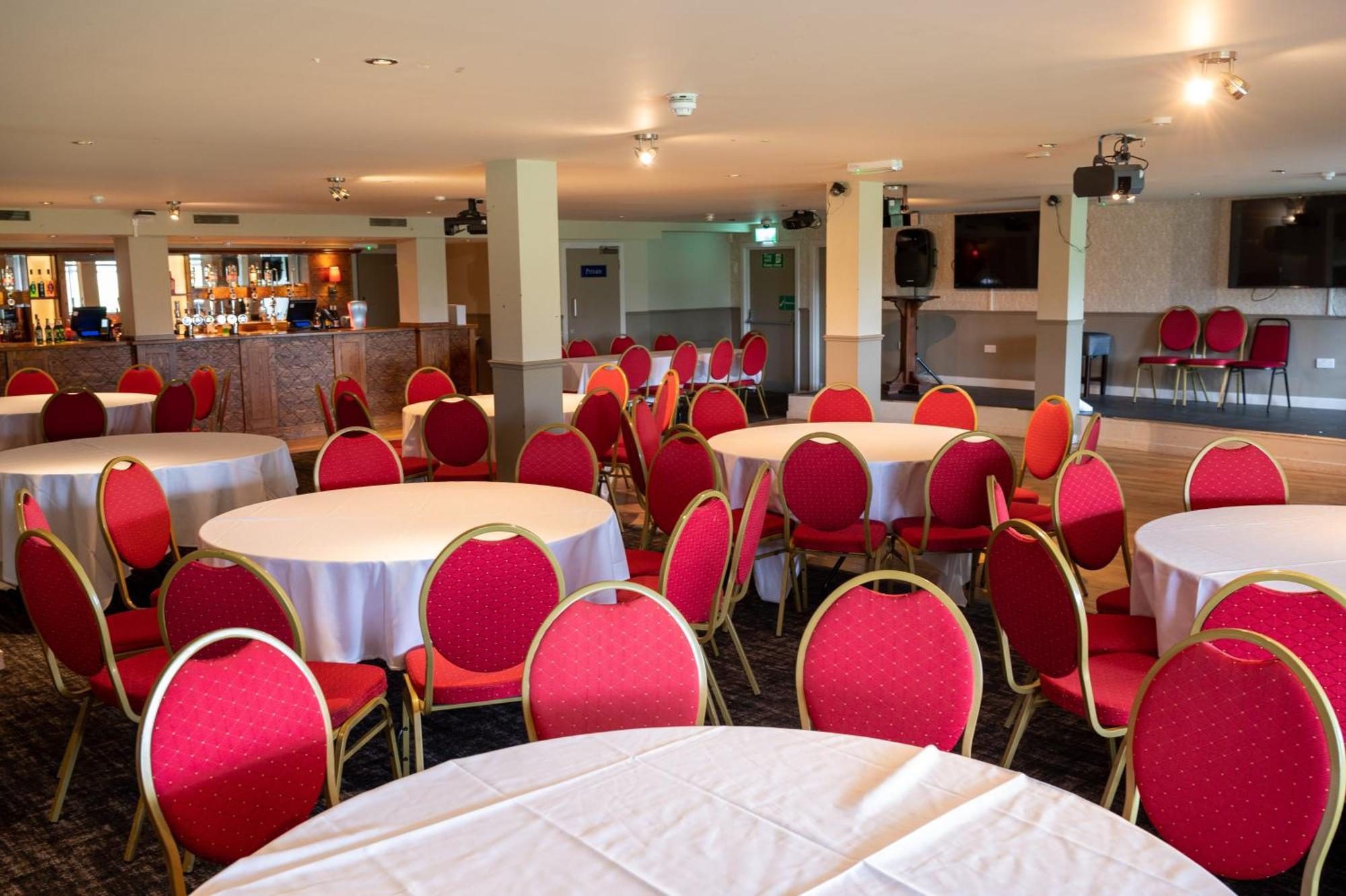 The Titan Hotel Clydebank Buitenkant foto