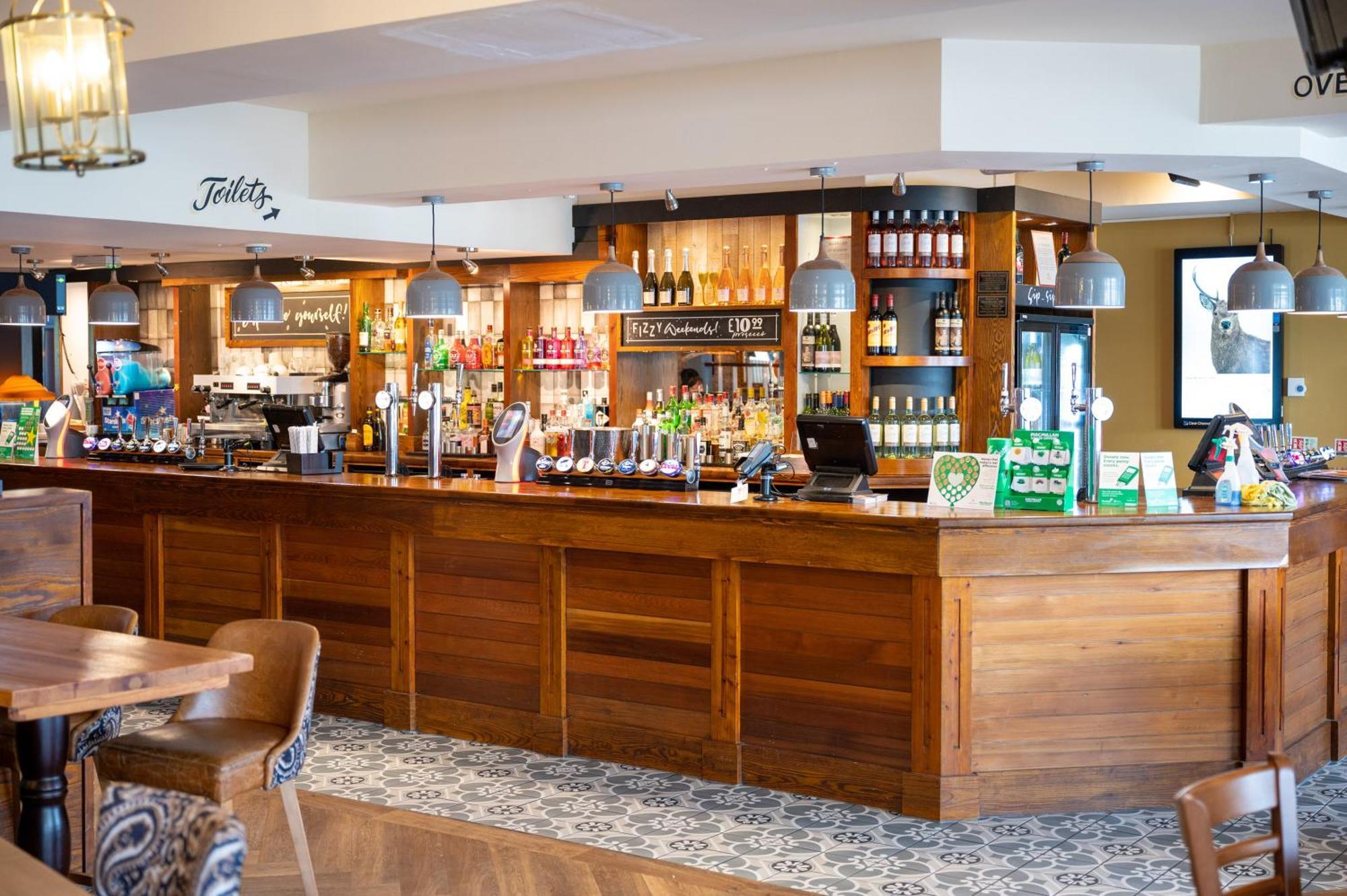 The Titan Hotel Clydebank Buitenkant foto