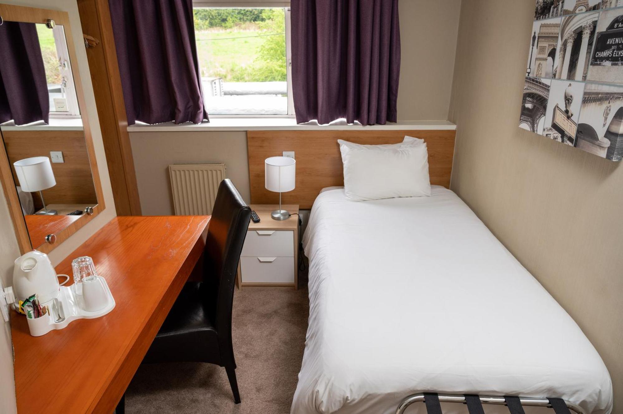 The Titan Hotel Clydebank Buitenkant foto