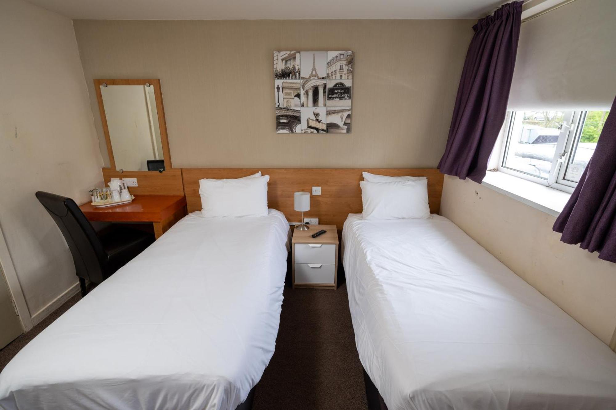 The Titan Hotel Clydebank Buitenkant foto