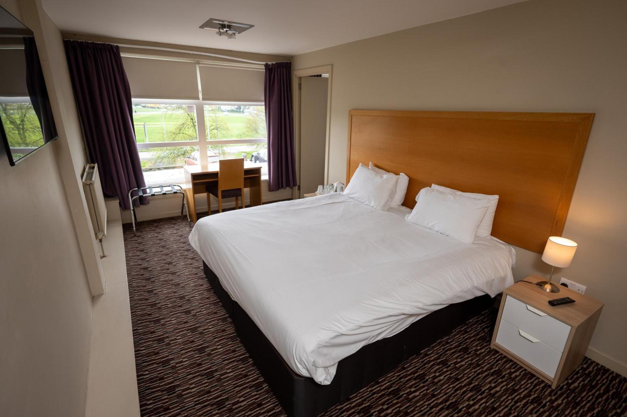 The Titan Hotel Clydebank Buitenkant foto
